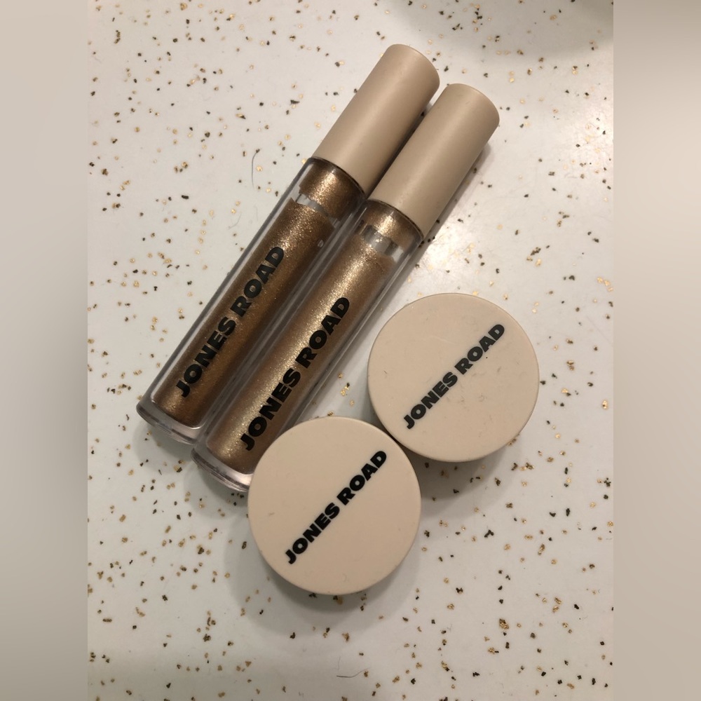 Jones Road eye shadow/makeup